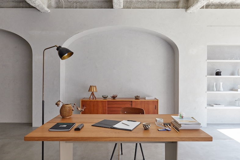 BASE STUDIO AOBADAI 2F +STYLE｜ヴィンテージな空間はアパレル撮影のほか対談・インタビュー撮影にもフィット