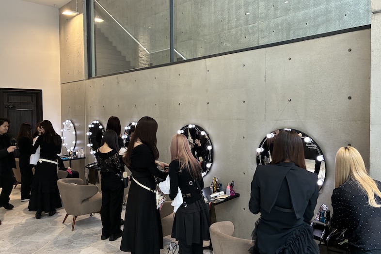 House of OMOTESANDO｜【使用事例】【Sky HALL (B1F)】|メイクスペースとしての利用もあり