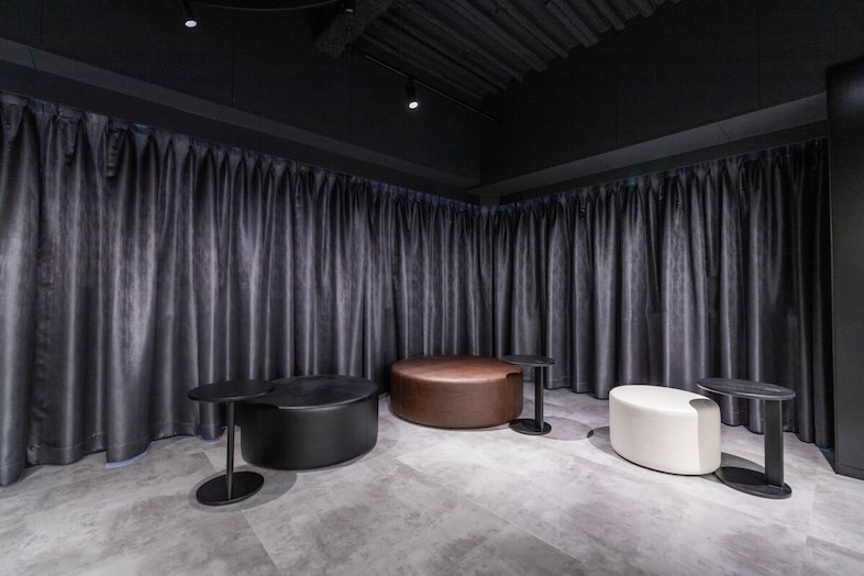 GOBLIN.新橋店 -HALL-｜【8F メインフロア】カーテンでゾーニング可能なためファンミーティングや交流会に最適な