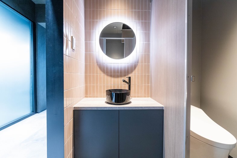 GOBLIN.新橋店 -HALL-｜ホテルライクな洗面スペース