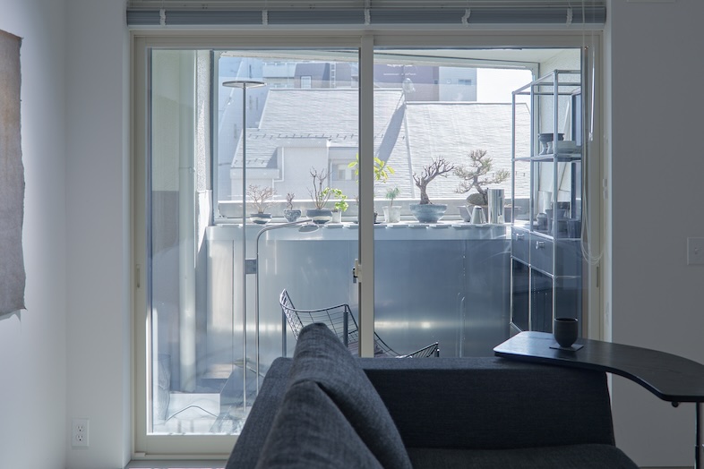 rei no studio｜ベランダ越しの抜けは屋外風のカットが叶う