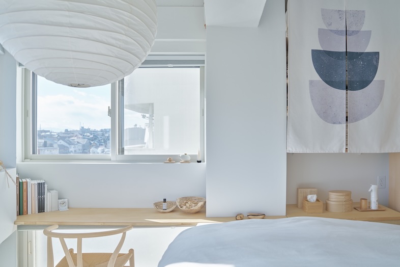 rei no studio｜柔らかな自然光が入る寝室は、寝起きシーンやベビーフォトなどの撮影に最適