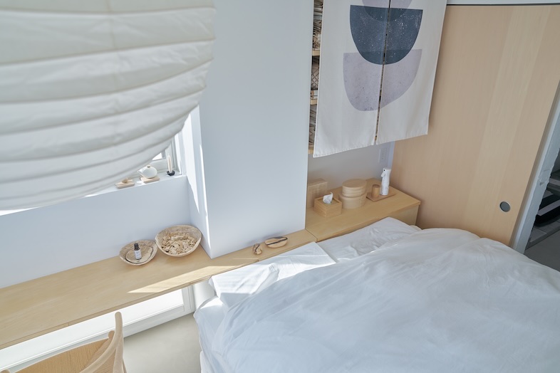 rei no studio｜光と布の陰影が絶妙な寝室