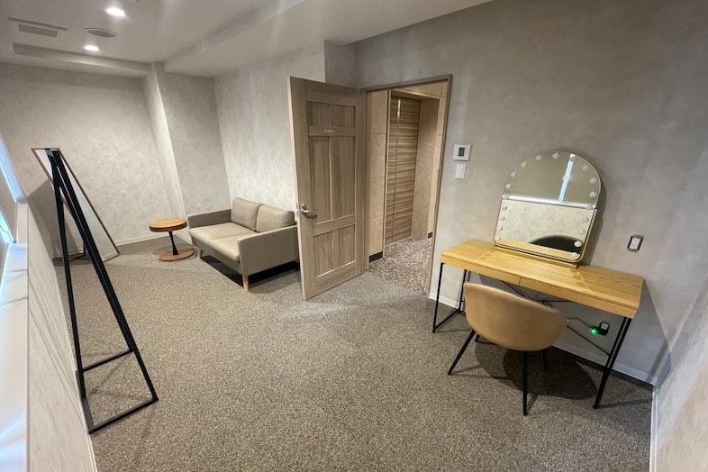 GOBLIN.新橋店 -OFFICE-｜【4F 控室】最大4部屋の控室を利用可能