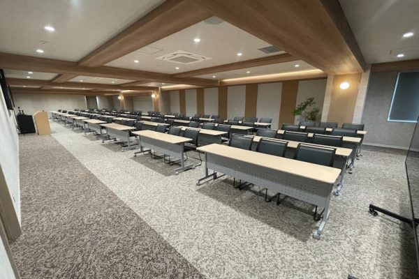 【4F メインフロア】最大150名収容可能な広々スペース