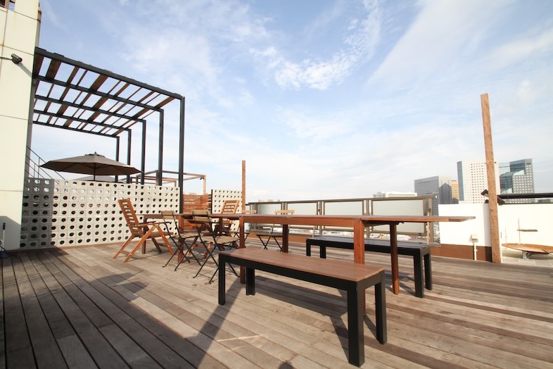 GOBLIN.川崎SKY LOUNGE店｜開放的な空間での食事シーンも撮影可能