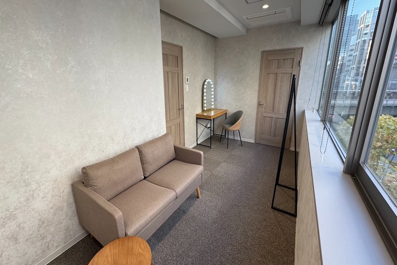 GOBLIN.新橋店 -OFFICE-｜【4F 控室】荷物置き場などとしても活用可能