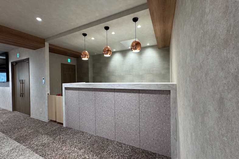 GOBLIN.新橋店 -OFFICE-｜【4F メインフロア】バーカウンターでのドリンク提供シーンも撮影可能