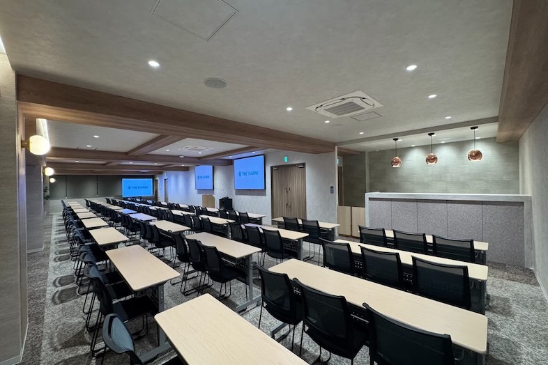 GOBLIN.新橋店 -OFFICE-｜【4F メインフロア】奥行きのあるスペースで引きの撮影も可能