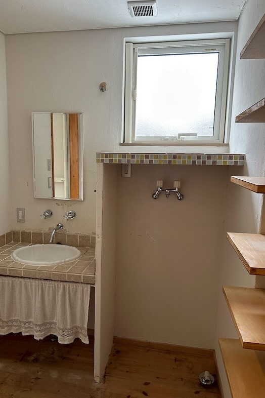 美瑛町十勝岳が一望できる森のレストラン｜【2F ハウス】洗面スペース