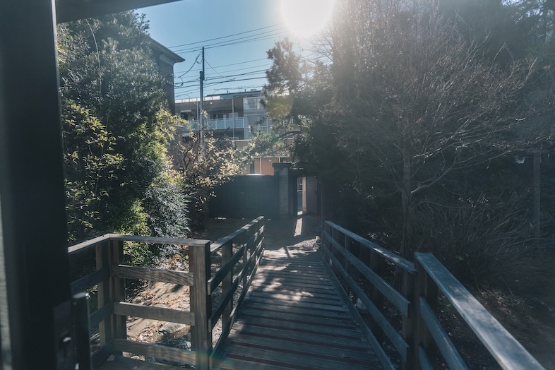 かわせみ亭【巣鴨古民家スペース】｜スロープがあるので、屋内外をつなぐ撮影動線がスムーズ