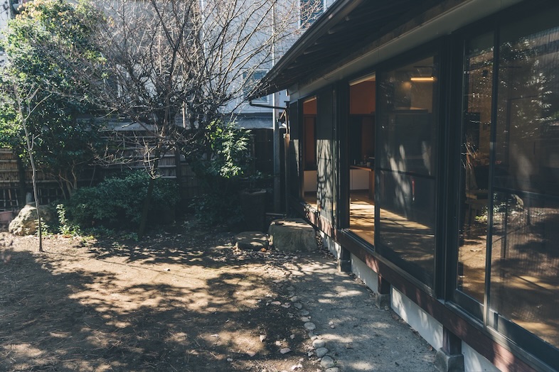 かわせみ亭【巣鴨古民家スペース】｜縁側から外観まで、一連の流れで撮影可能