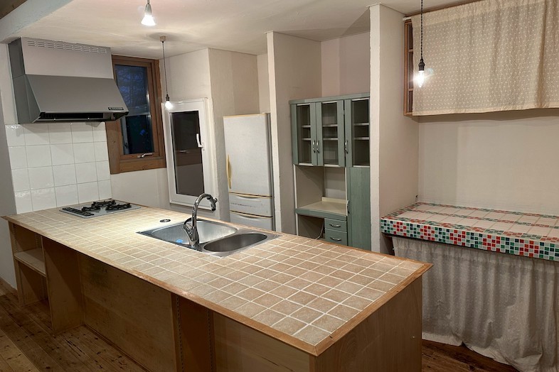 美瑛町十勝岳が一望できる森のレストラン｜【2F ハウス】1日を通して撮影ハウスシーンの撮影が可能です