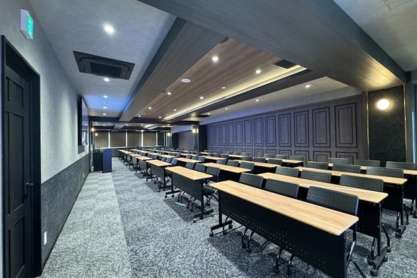 【5F メインフロア】飲食持ち込み・ケータリングOKなので、イベント後の懇親会も同会場で行えます