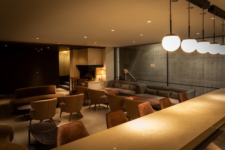 House of OMOTESANDO｜【Lounge (1F)】落ち着いた空間なので、夜の語らいシーンやラグジュアリーブランドの撮影にもフィット