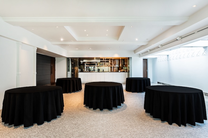 House of OMOTESANDO｜【White HALL (2F)】円卓レイアウトの正面全景