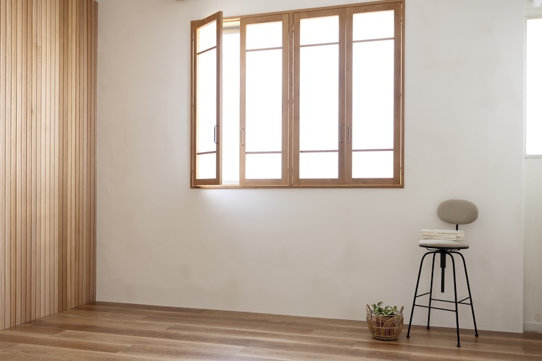 musako studio｜【2階】木枠の窓からは柔らかな自然光が差し込みます