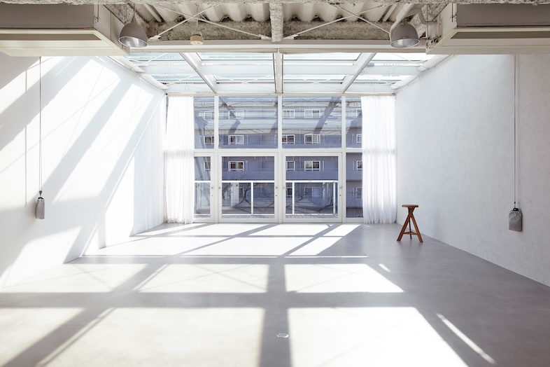 BASE STUDIO AOBADAI 2F +STYLE｜【3F】3Fと2F合わせてご利用いただけます。（3Fスタジオは別途申し込みが必要です。最低ご利用時間5時間〜）