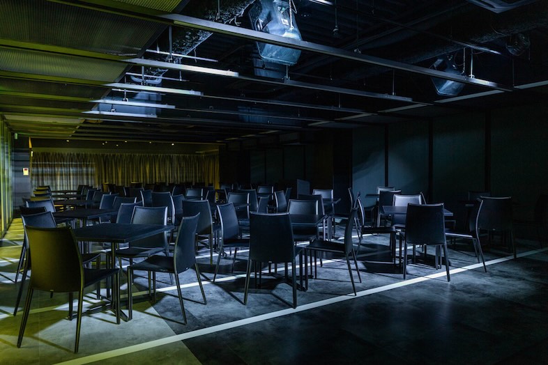 GOBLIN.新橋店 -HALL-｜【8F メインフロア】ライティング演出が可能なため、レセプションパーティーや夜イベントにもフィット
