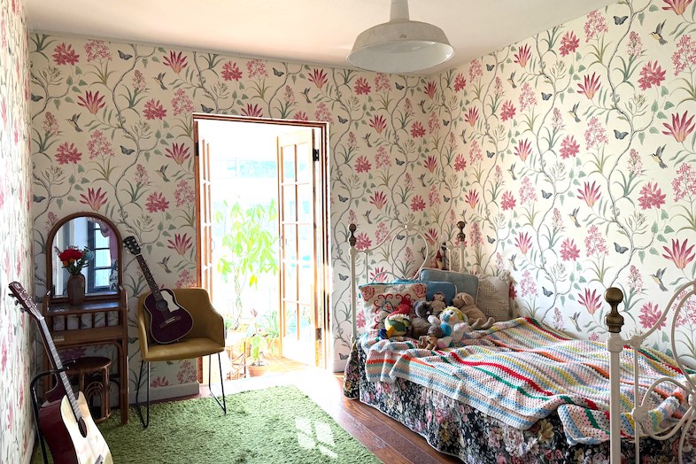 studio WANDERLUST｜子供部屋のシーン撮影に最適なポップな空間には、シングルベッドを完備