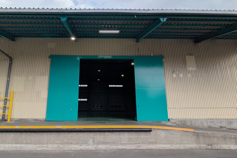 Studio INDIGO｜幅4.0m×高さ4.3mの大型搬入口