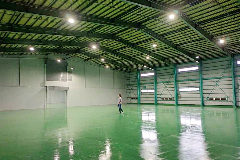 Studio INDIGO｜約30m×30m、柱のない大空間。美術セットや大型撮影も自由に構築できます