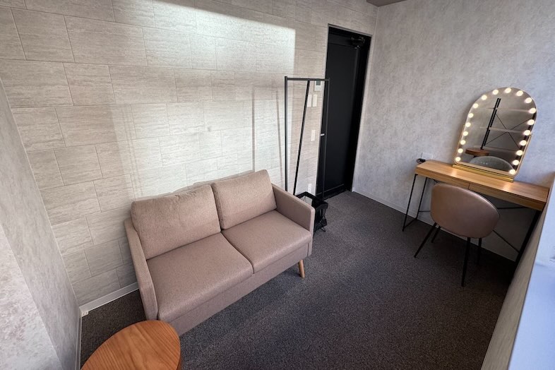 GOBLIN.新橋店 -SALON-｜【6F 控室A】複数の控室があるので使い分け可