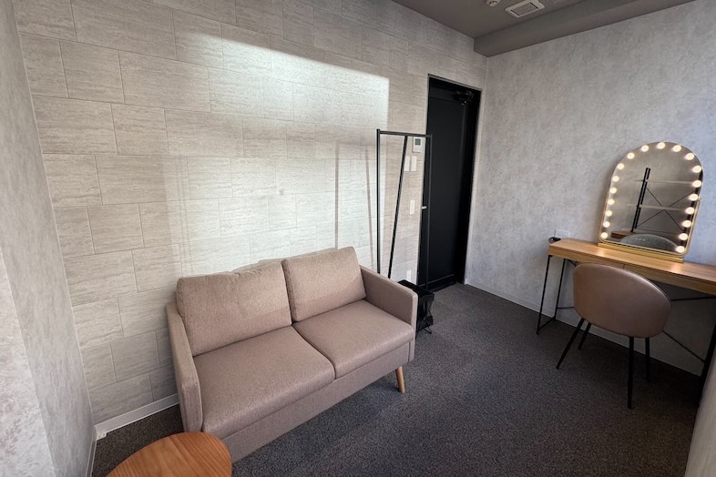 GOBLIN.新橋店 -OFFICE-｜【6F 控室A】複数の控室があるので使い分け可