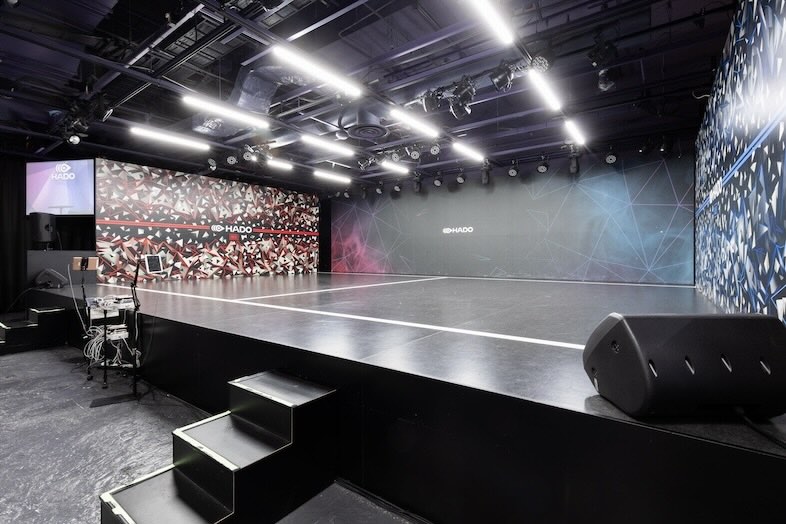 GOBLIN.お台場ARENA店｜【グランドステージ】広々としたステージなので、ダンスなどの動きがある撮影も可能