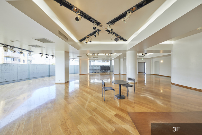 LA COLLEZIONEuno & LACOLLEZIONE｜【3F】木床と天井照明が広がる開放感のあるフロア