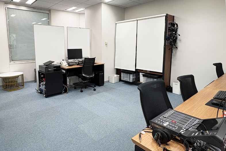 b.studio -第2スタジオ-｜オペレーションルームは待機場所としても活用可能