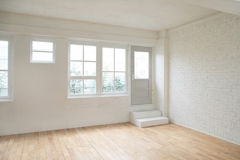 Studio Vale｜【space C】人物が空間を歩くシーンやドア越しの演出など、動きのあるカットに