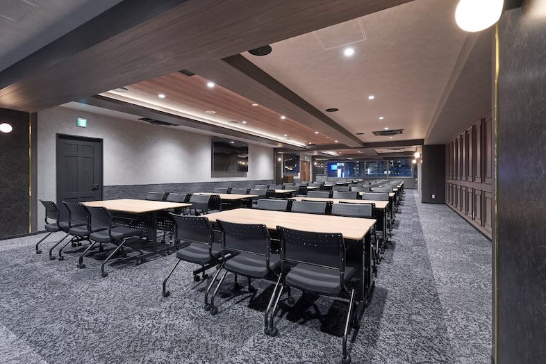 GOBLIN.新橋店 -LOUNGE-｜【5F メインフロア】スクール形式100名超