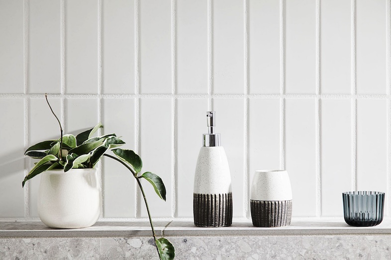 studio AMUSU 早稲田｜タイル壁とディスペンサー