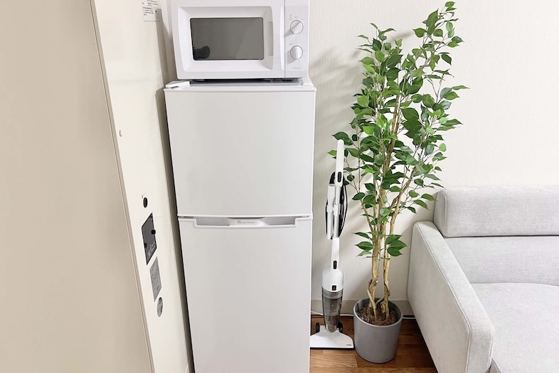 ミートアップルーム栄｜【ミートアップルーム】小型冷蔵庫や電子レンジもあるため、一人暮らしシーンの撮影にも最適