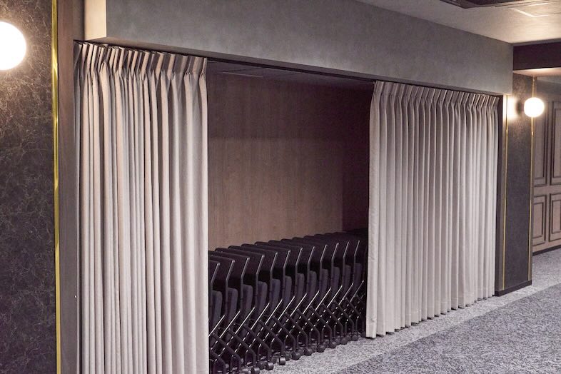 GOBLIN.新橋店 -LOUNGE-｜【5F メインフロア】椅子＆収納場所