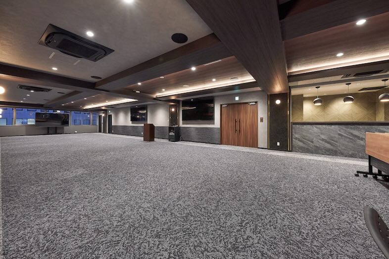 GOBLIN.新橋店 -LOUNGE-｜【5F メインフロア】机やイスを移動させ、広々としたホールとしても使用可能