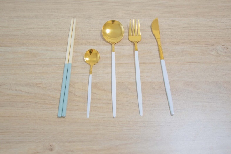 ミートアップルーム栄｜【ミートアップルーム】カトラリー豊富