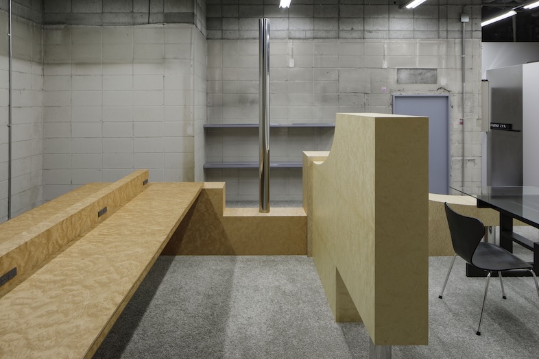 STUDIO ZYX｜オフィススペースは控室としても使用可能です ※オプション）