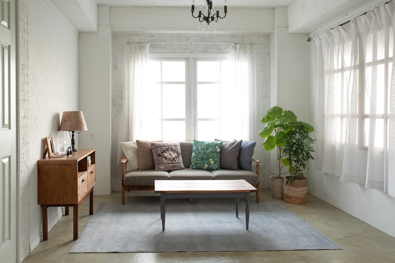 Studio Vale｜右側に窓を設置｜オプション　部屋のサイズを変更して、一人暮らしを演出できます