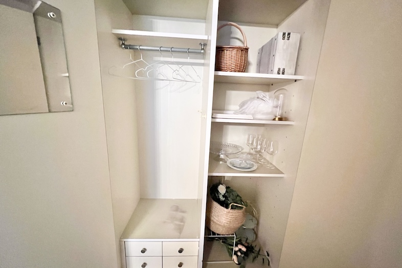 ミートアップルーム栄｜【フォトスタジオ】バックヤード｜収納棚あり