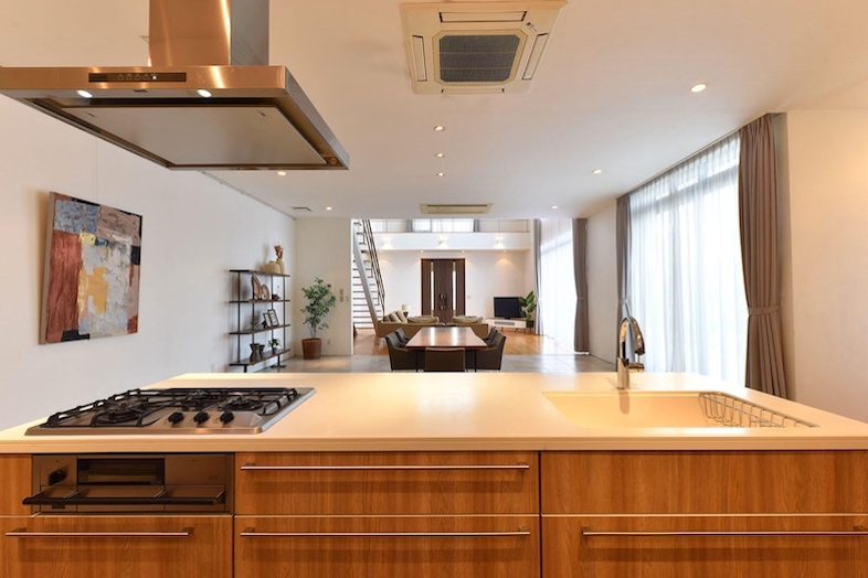 スタジオPia34.辰巳｜【1F】キッチンからリビング・ダイニングを一望する60畳LDK