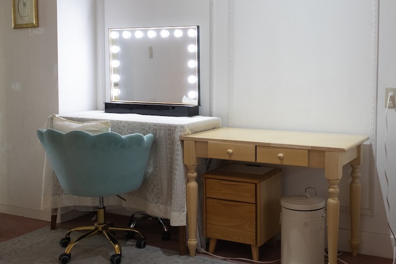 今川スタジオ｜女優ミラー付きのメイクスペース