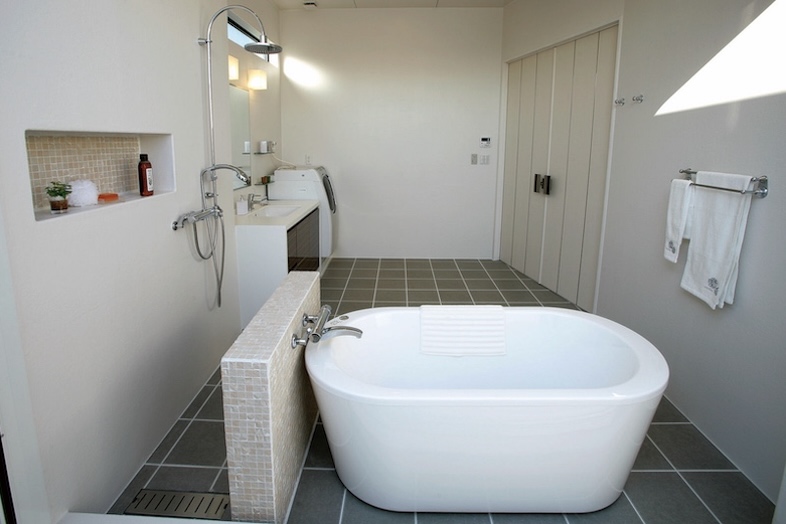 スタジオPia34.辰巳｜【2F】バスタブを中心に捉えた浴室のクローズアップ