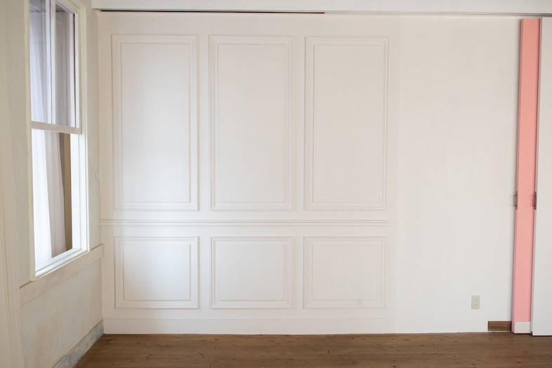 今川スタジオ｜モールディング壁を背景にアパレルや商品撮影が可能