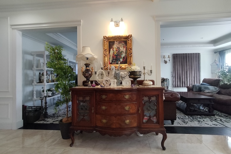 イングリッシュガーデン・ロケーションサービススタジオ︎｜【1F】落ち着きのあるアンティーク調の内装