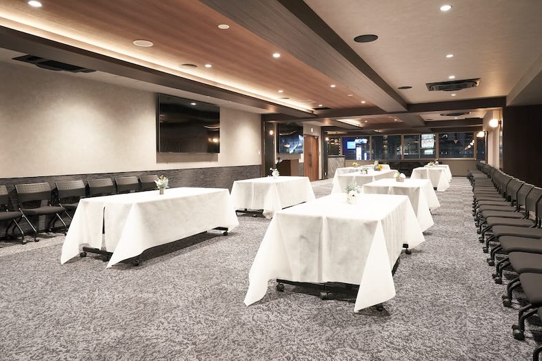 GOBLIN.新橋店 -LOUNGE-｜【5F メインフロア】ドラマや映画のパーティシーンに