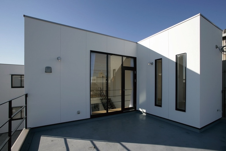 スタジオPia34.辰巳｜【2F】明るい光が差し込む2階バルコニーの引き画