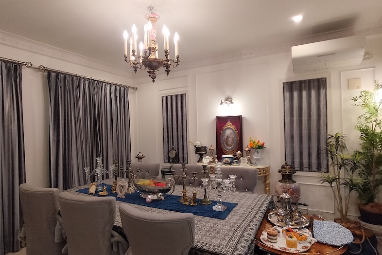 イングリッシュガーデン・ロケーションサービススタジオ︎｜【1F ダイニング】日本にいながら英国のダイニングシーンの撮影が可能