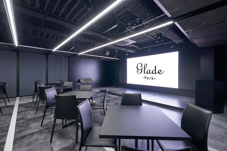 GOBLIN.新橋店 -HALL-｜【8F メインフロア】舞台や大型モニターを使用した、会議シーンやパーティーシーンに